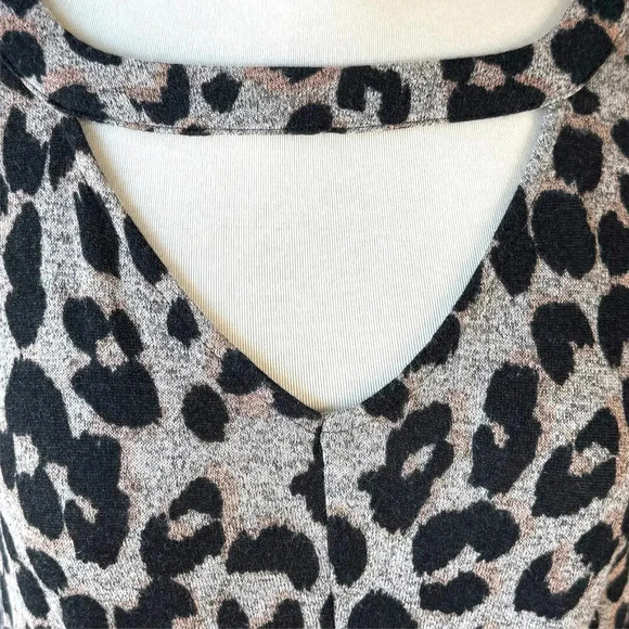 Maurices 24/7 Long Sleeves Cut Out Neck Twisted Tee Shirt Size XXL Animal Print - Picture 7 of 16